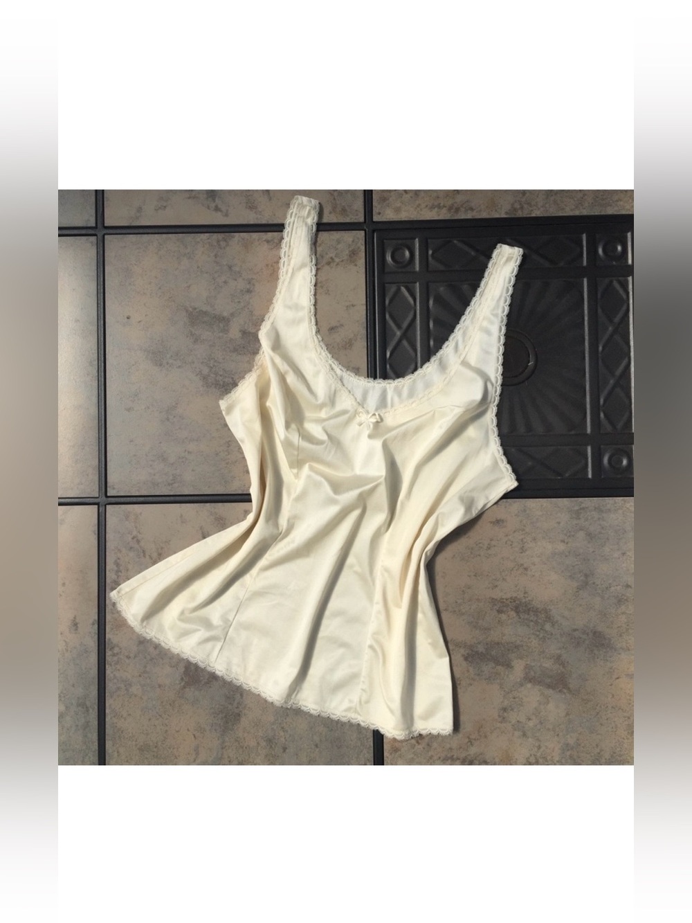Vanity Fair • Vintage Ivory Lace Trim Cami Tank